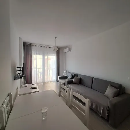 Lola Apartment Shengjin