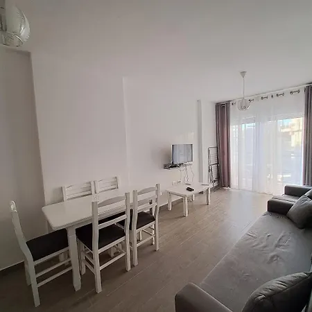 Lola Apartment *